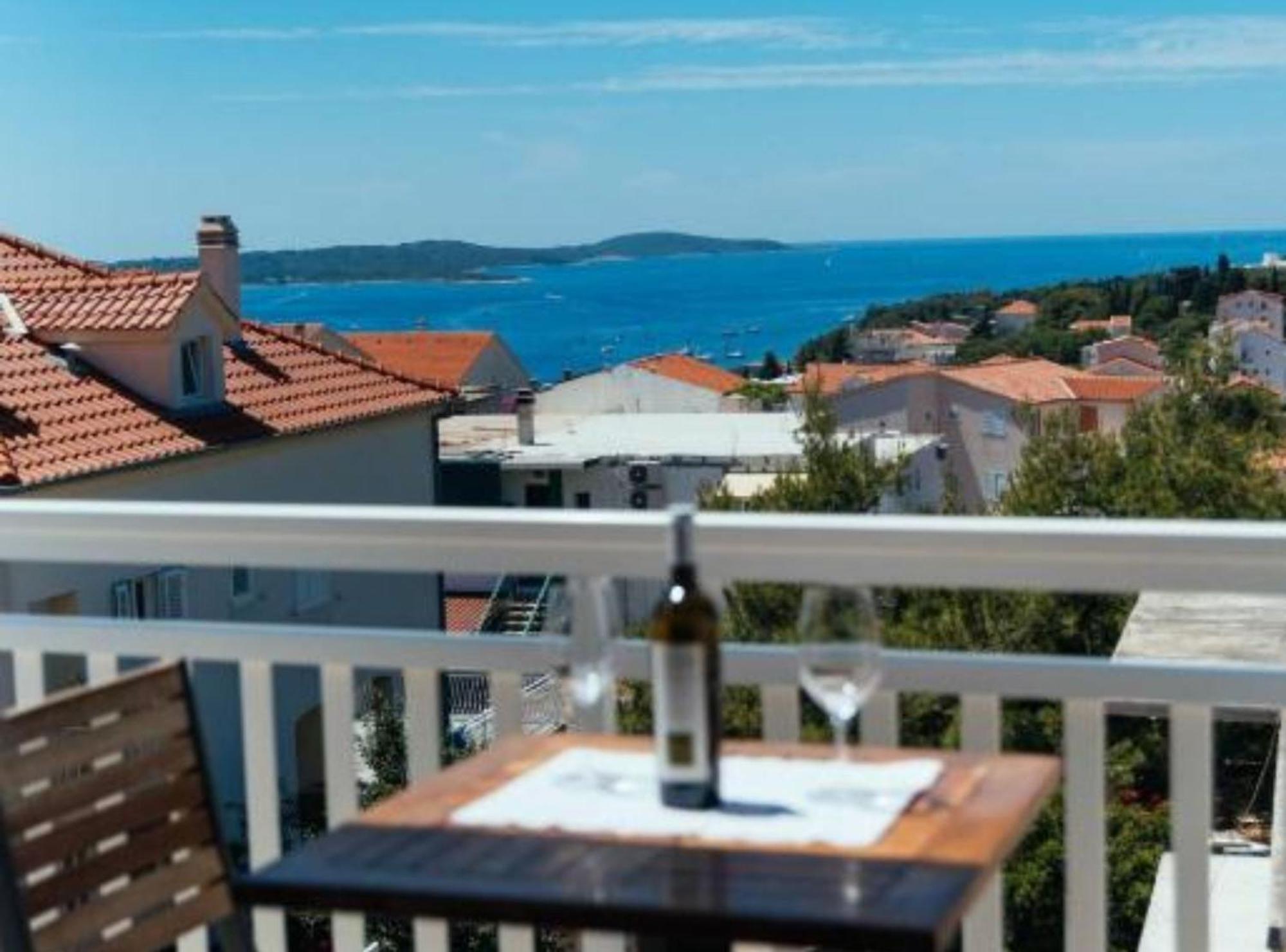 Apartments Trogrlic Hvar Town Oda fotoğraf